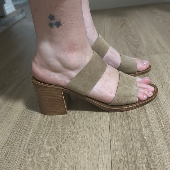 Sandals - Picture 2 of 3